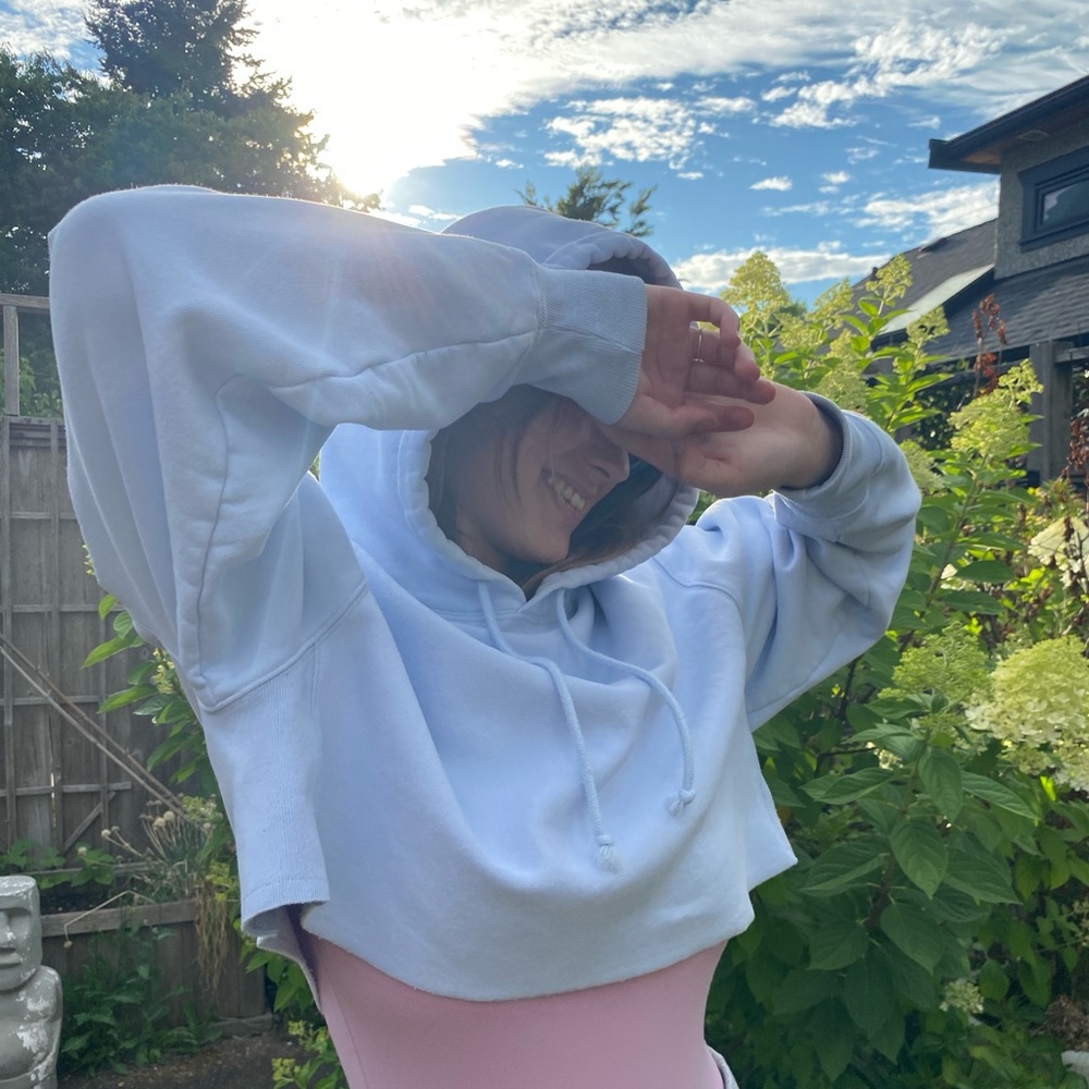 Urban outfitters EXCLUSIVE - champion baby blue cropped oversized hoodie